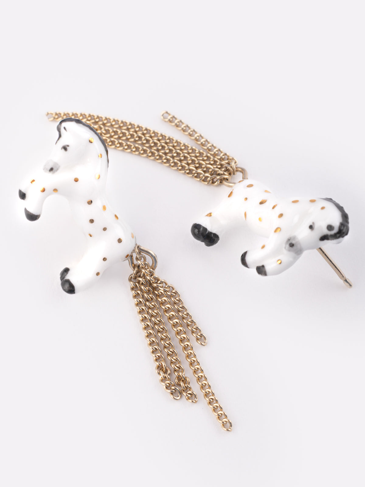 Boucles d'oreilles puces - cheval blanc avec chaînes