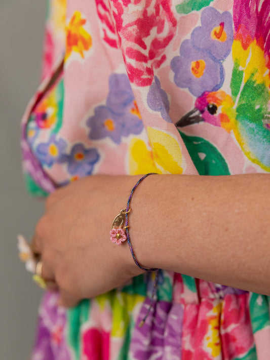 Braccialetto con cordino a fiori rosa
