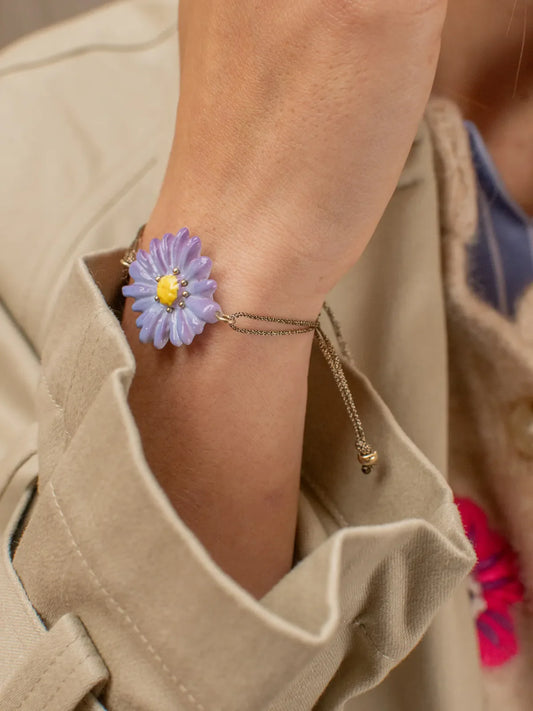 Bracciale in corda iridescente con fiore di anemone blu