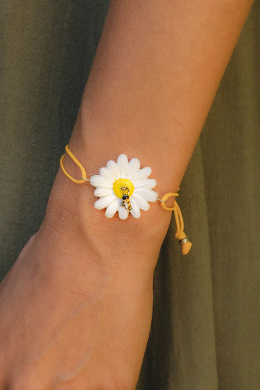 Bracelet cordon marguerite et abeille