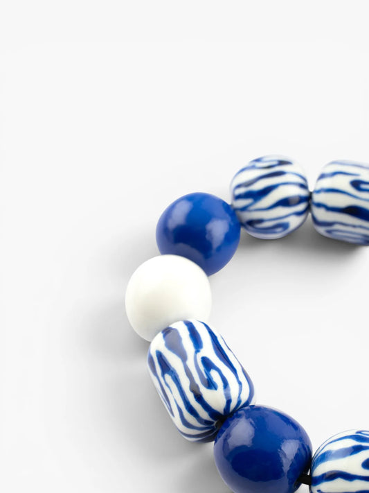 Maxi bracelet with blue and white zebra-striped beads