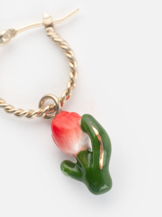 Mini orecchini a cerchio con tulipano rosso - venduti singolarmente