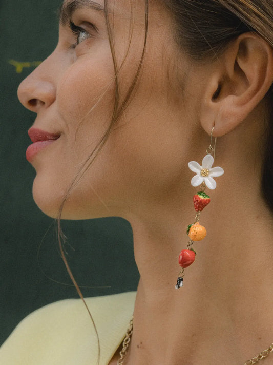 Boucles d’oreilles pendantes fleur, fruits et abeille