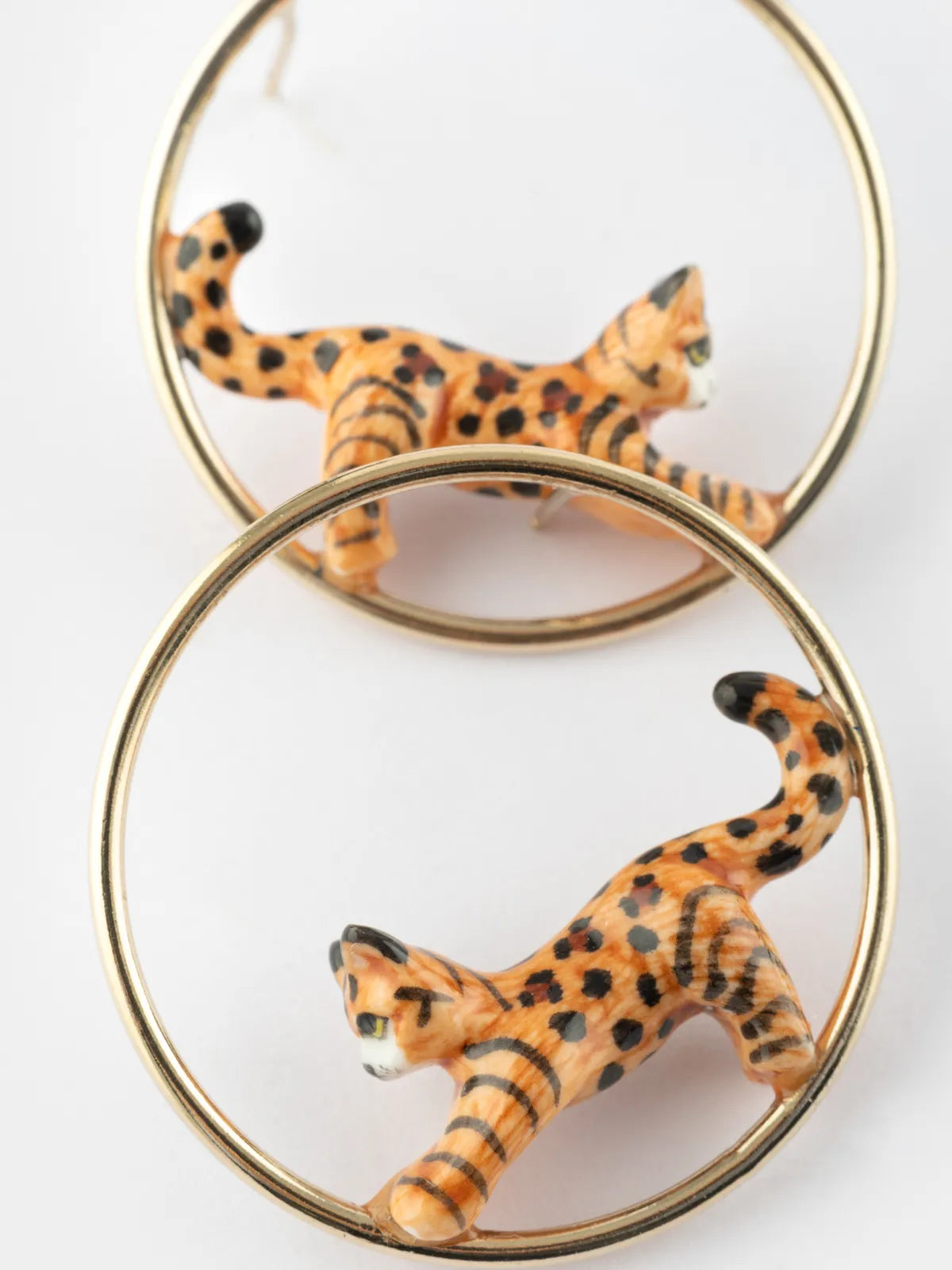 orecchini rotondi a forma di gatto del Bengala