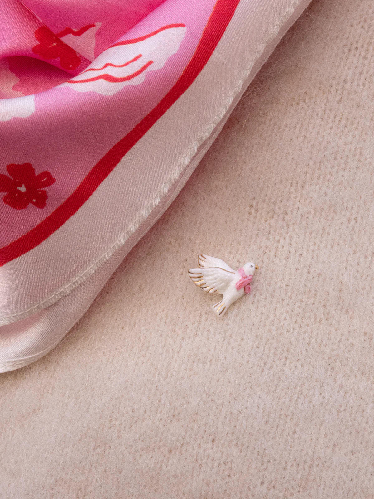 Dove pin - Pink October
