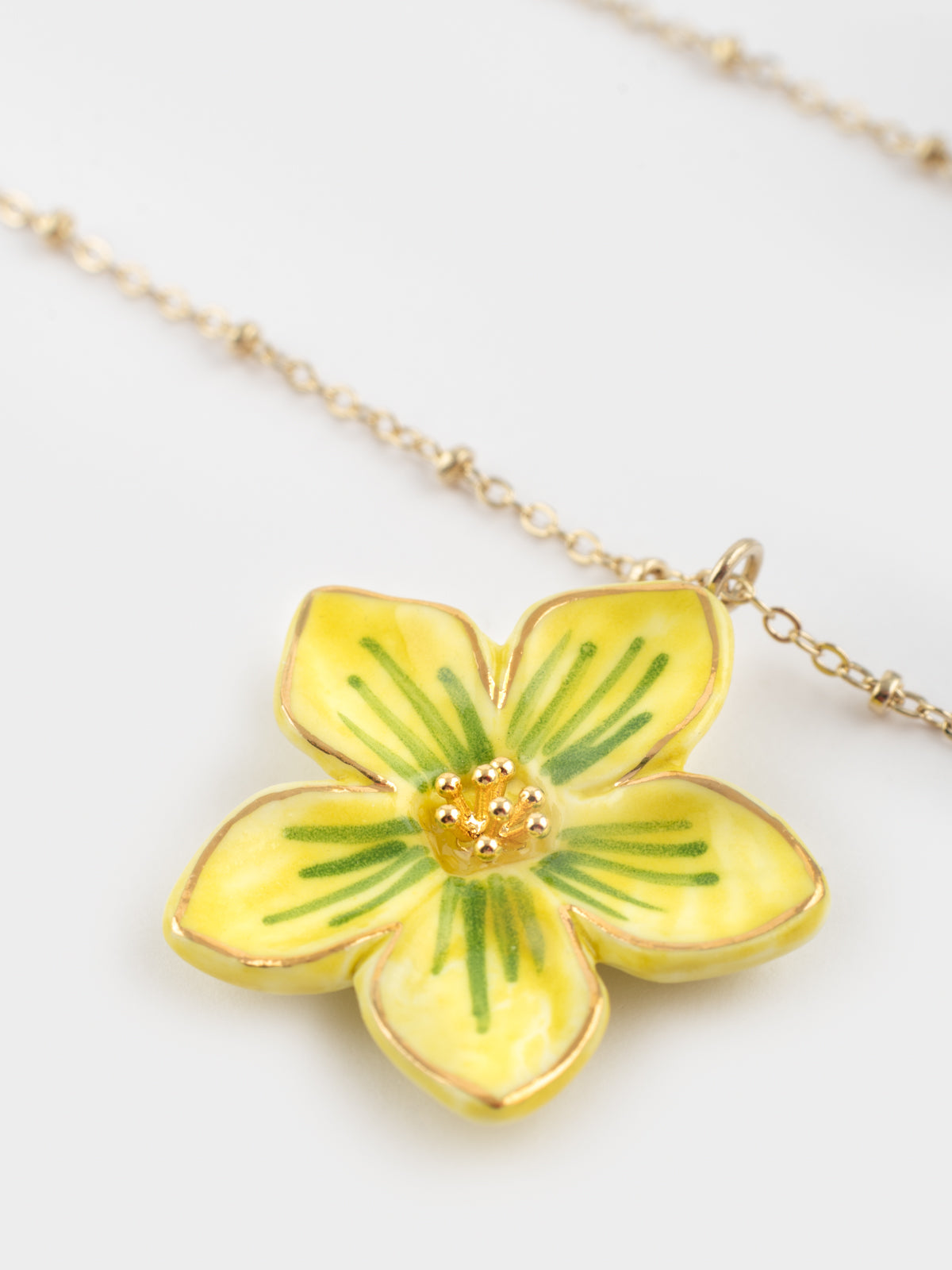 Collana di fiori gialli