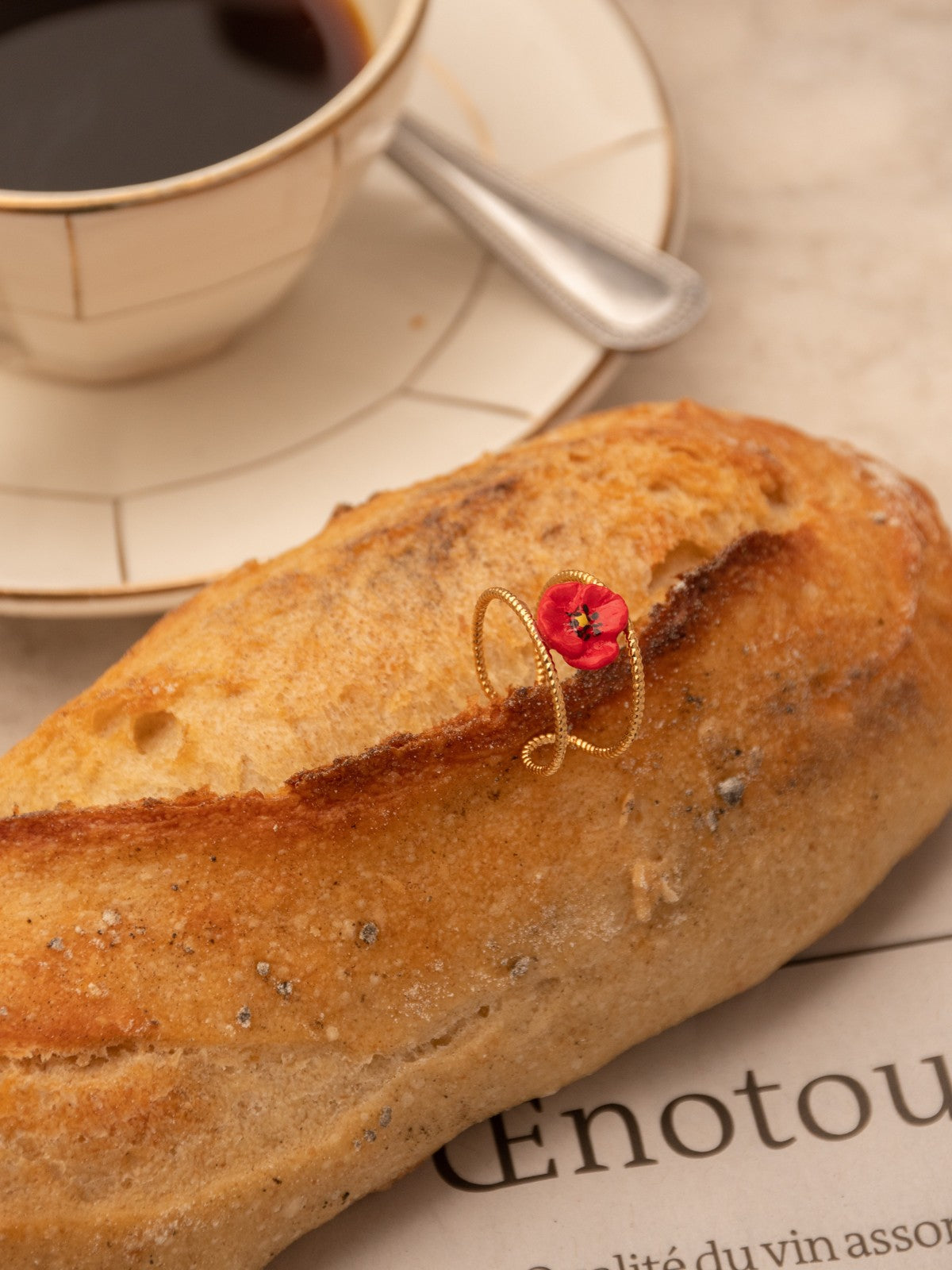 Bague fleur coquelicot en porcelaine et laiton doré