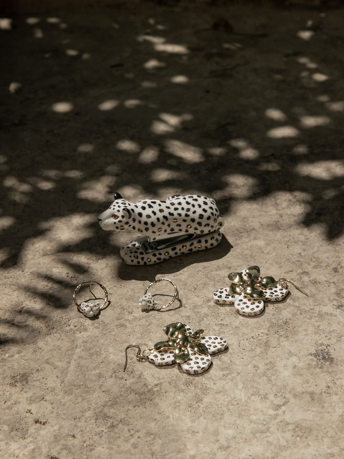 Agrafeuse léopard blanc et doré