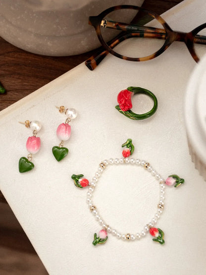 Tulip and white pearl bracelet