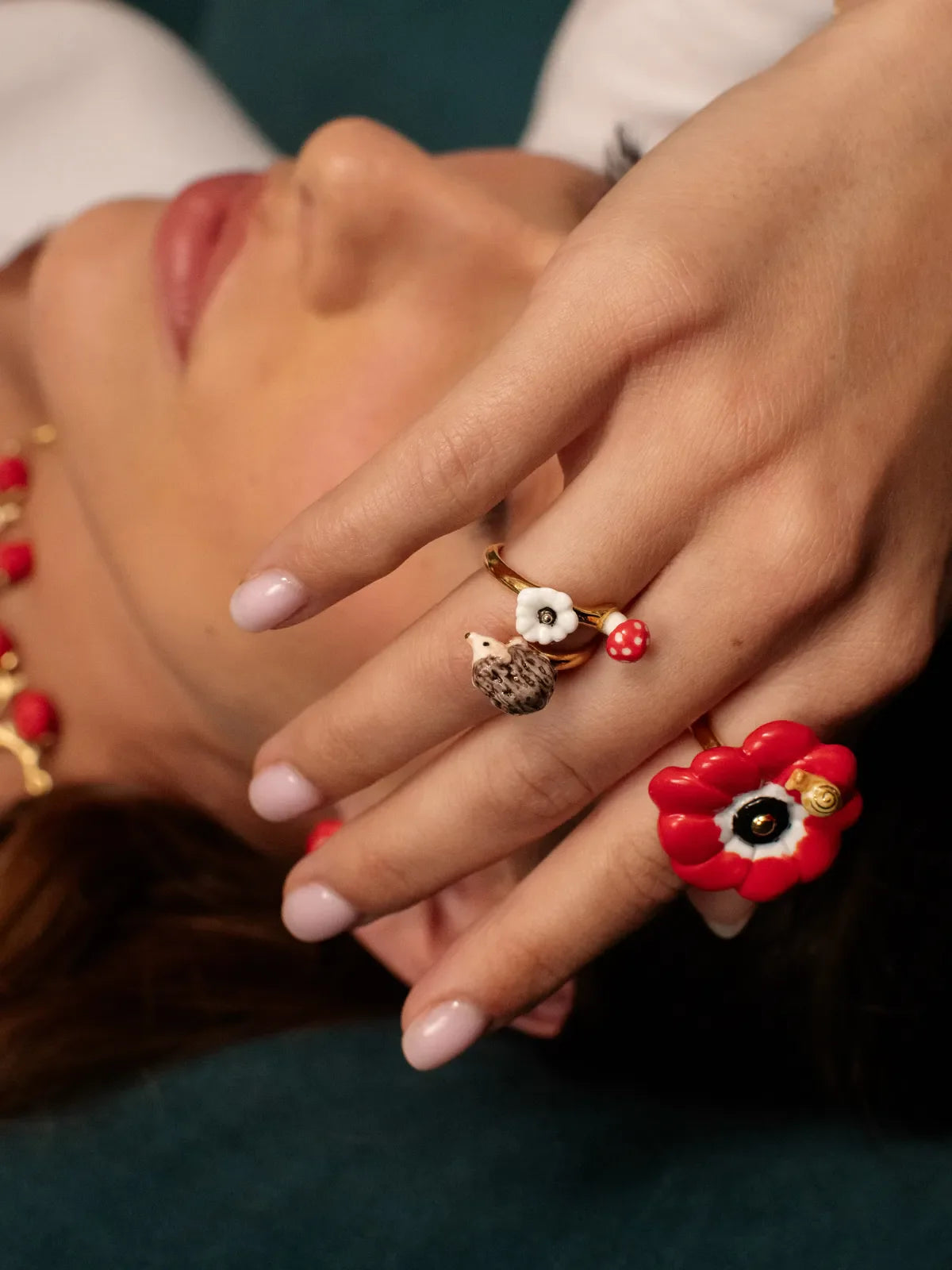 Anello di riccio, fungo e anemone