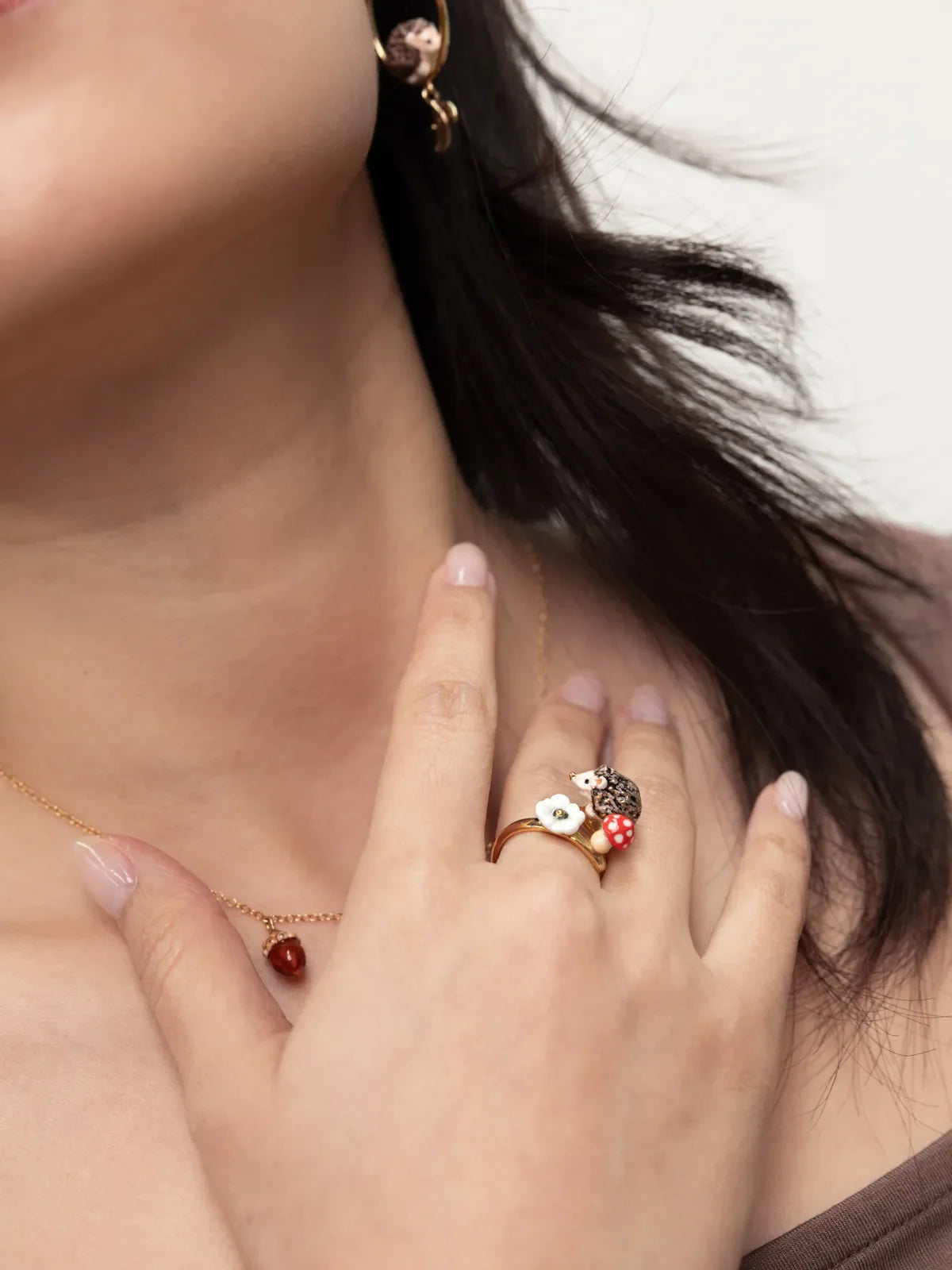 Anello di riccio, fungo e anemone