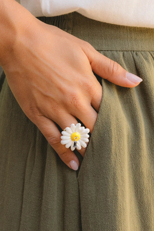 Bague maxi marguerite et pampille abeille