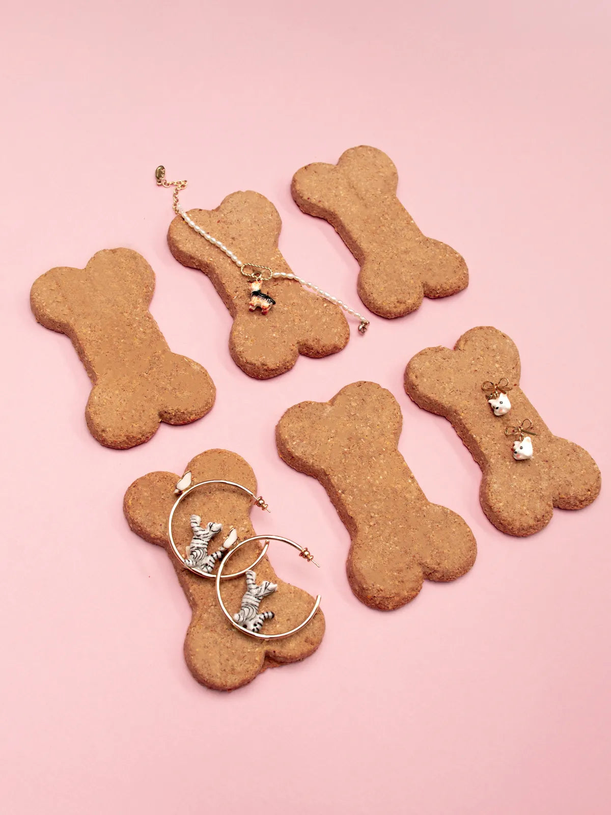 Boucles d'oreilles puces - chien Coton de Tulear et nœud