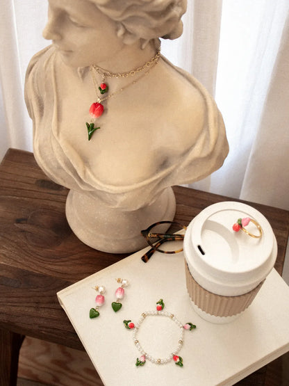 Tulip and white pearl bracelet