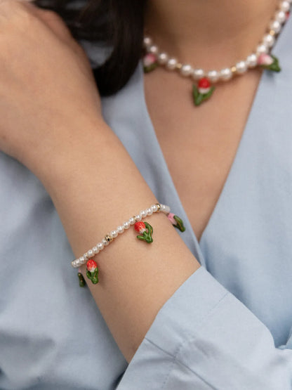 Tulip and white pearl bracelet