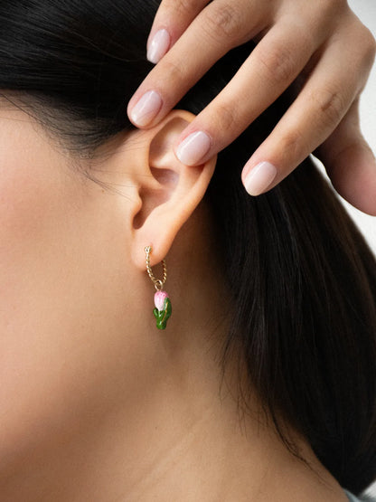 Mini orecchini a cerchio con tulipano rosa - venduti singolarmente