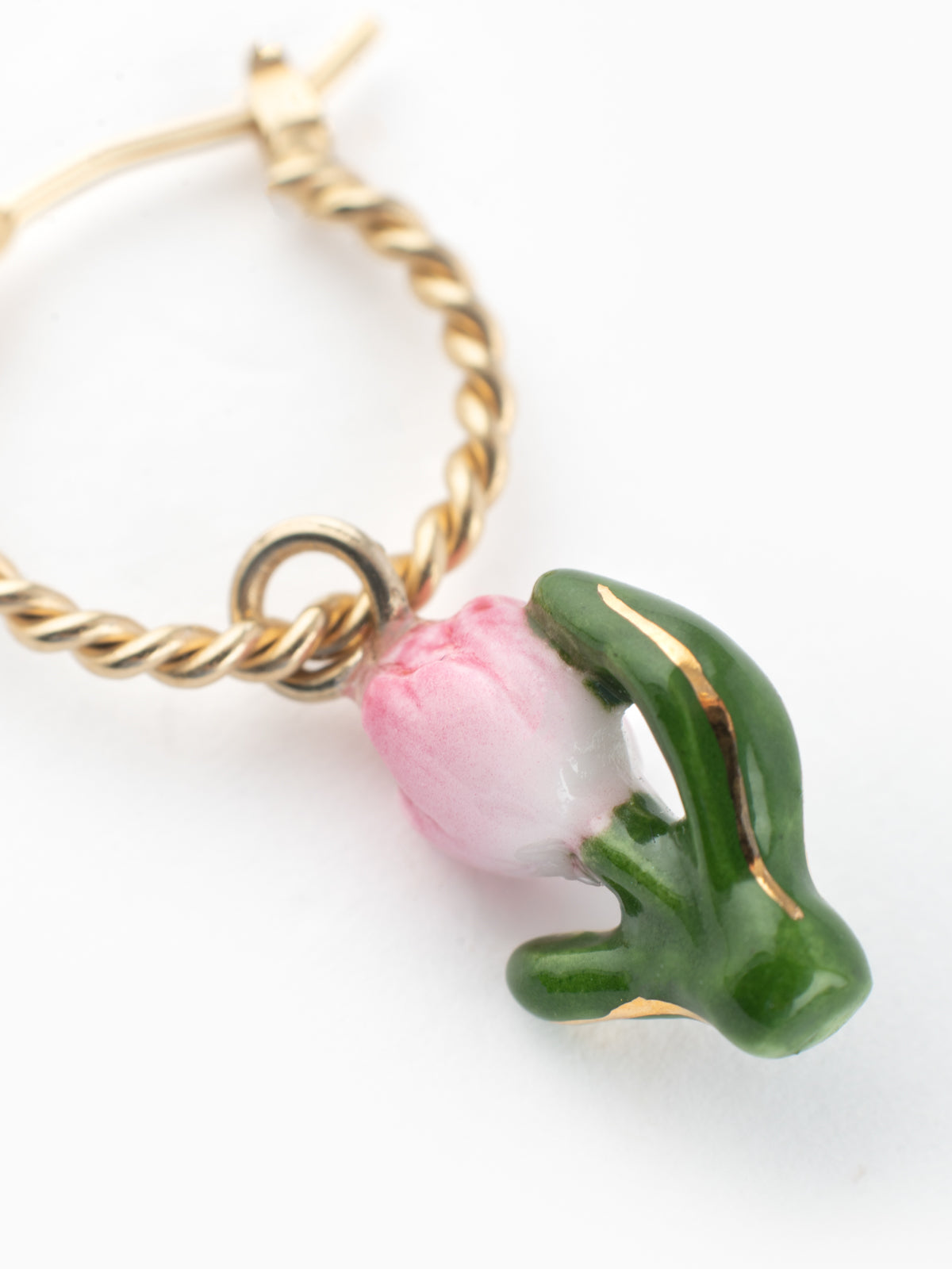 Mini orecchini a cerchio con tulipano rosa - venduti singolarmente