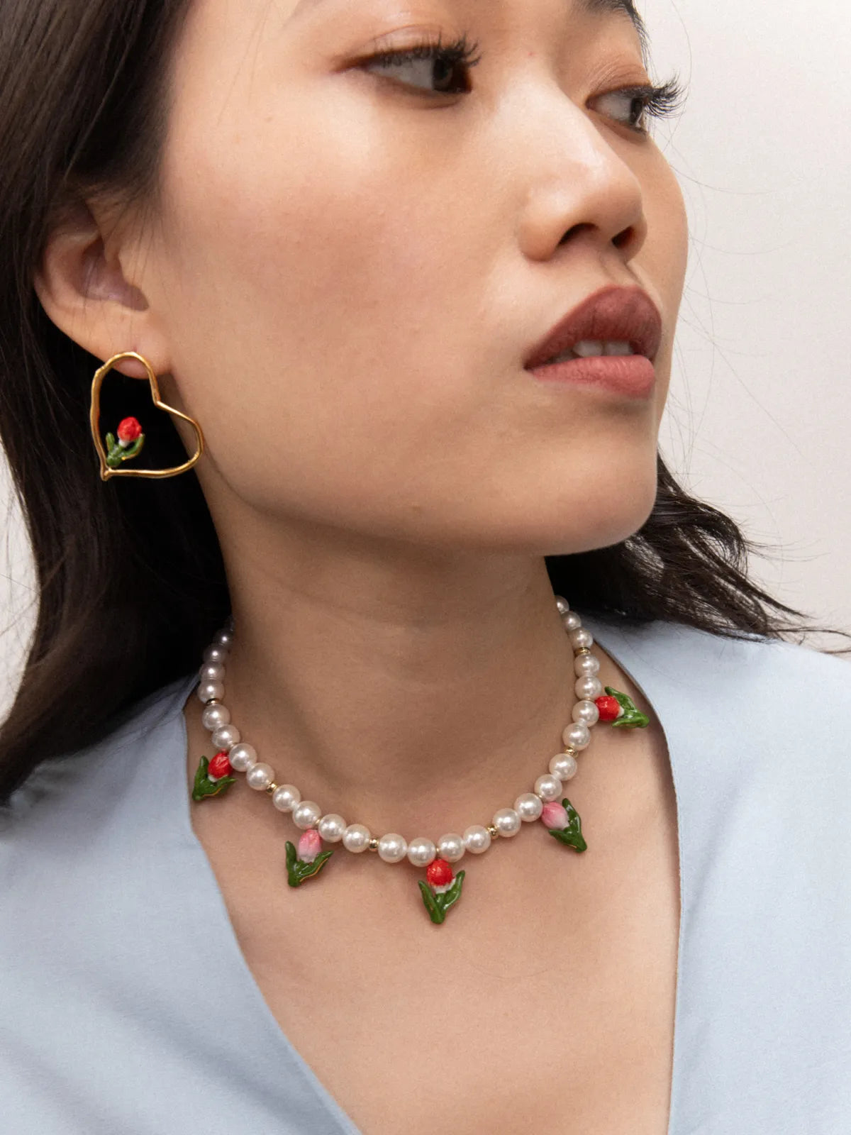 Tulip and pearl necklace
