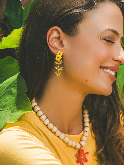 Boucles d’oreilles pendantes double hibiscus et feuilles