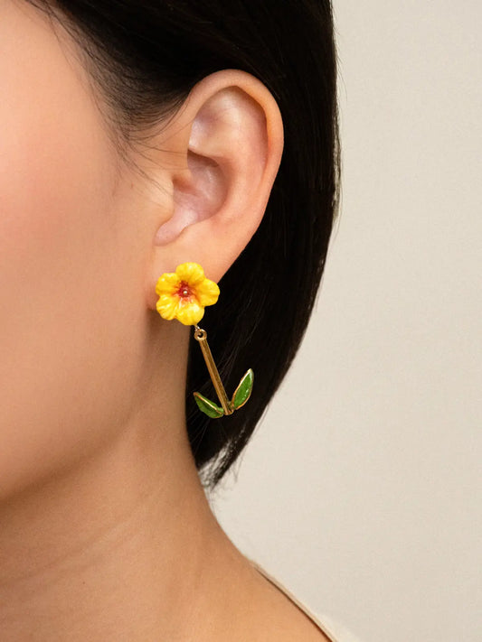 Boucles d’oreilles pendantes hibiscus et feuilles