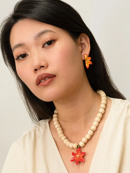 Boucles d'oreilles puces - demi fleur de lys tigrée