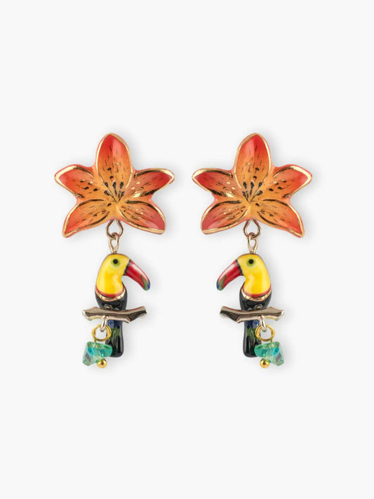 Boucles d’oreilles pendantes fleur de lys tigrée et toucan