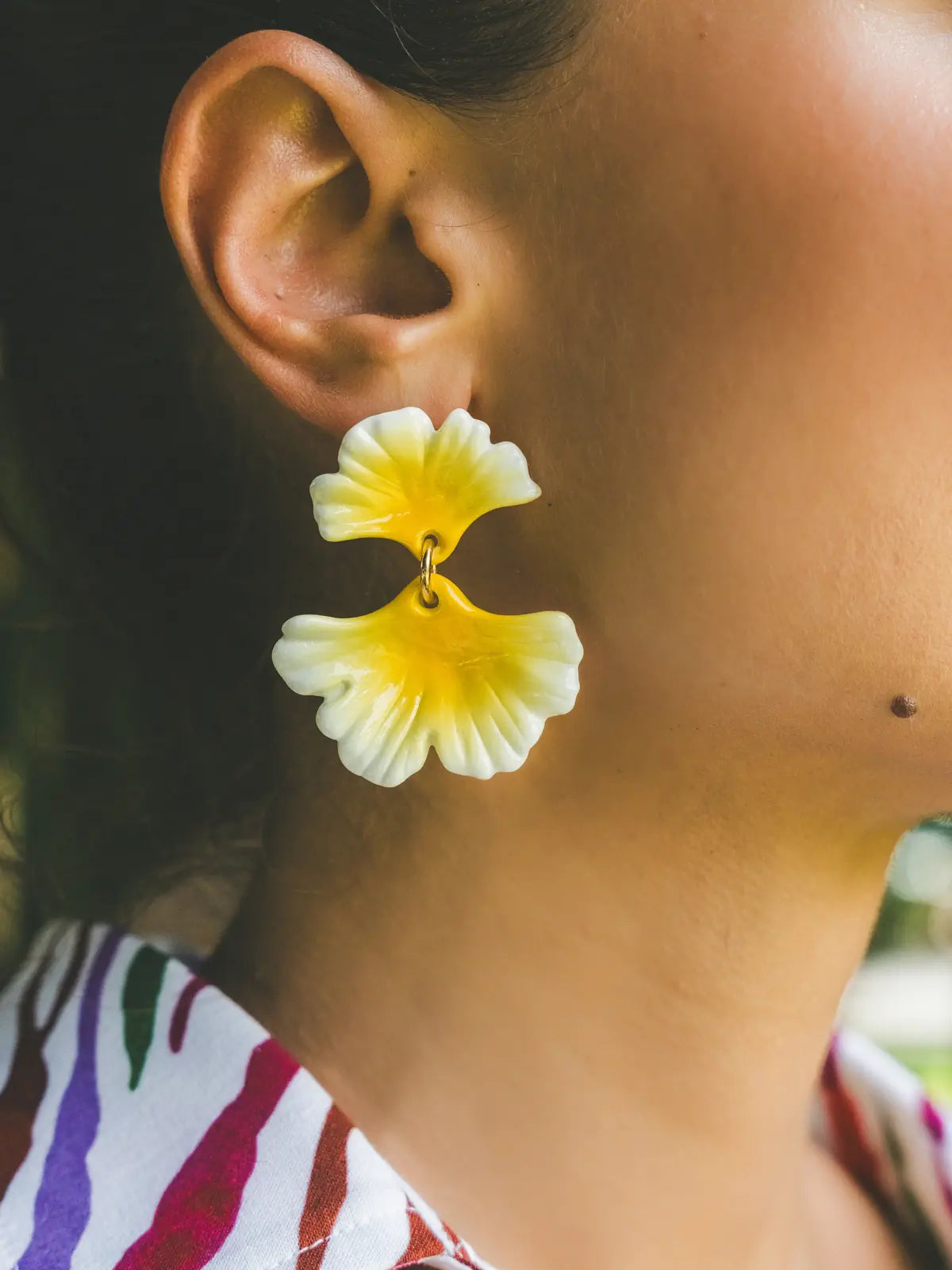 Boucles d’oreilles pendantes feuilles de ginkgo jaune