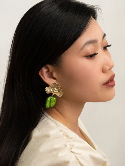 Orecchini a bottone in metallo a forma di fiore