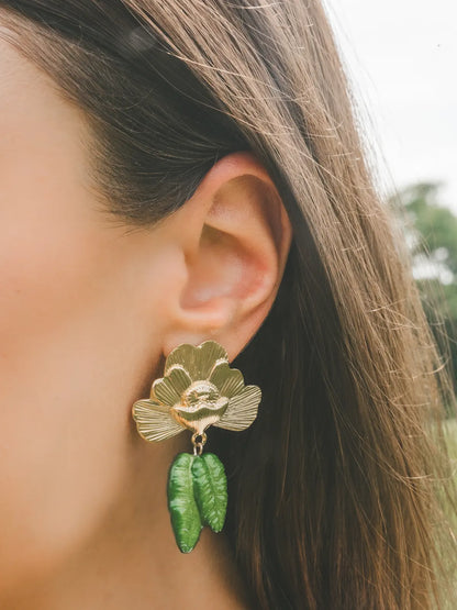 Orecchini a bottone in metallo a forma di fiore