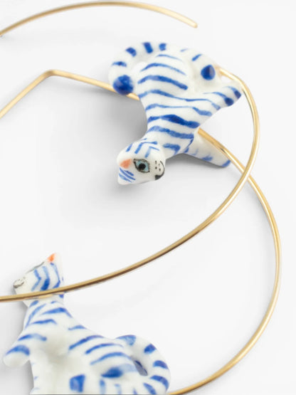 Grandes créoles chat bleu et blanc