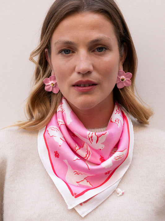 Silk scarf with doves - Pink October