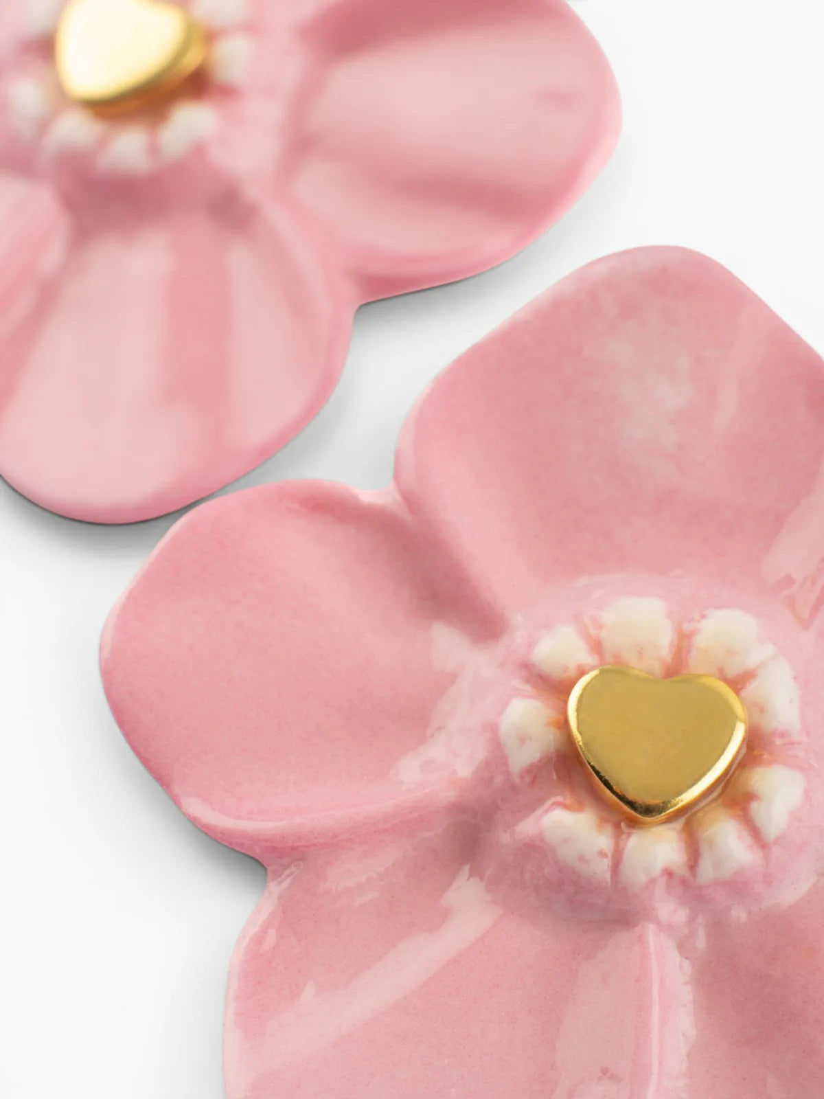 Boucles d'oreilles puces - Fleur de myosotis Octobre rose.