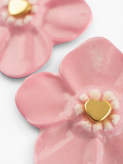 Boucles d'oreilles puces - Fleur de myosotis Octobre rose.
