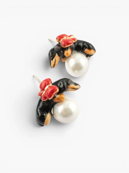 Boucles d'oreilles puces - Chien teckel et perle 15 ans