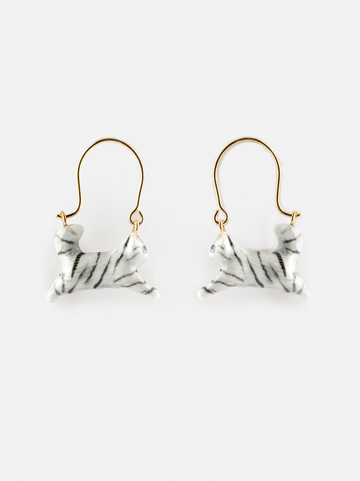 Gattino tigrato creolo che salta