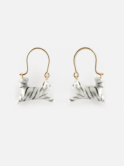 Gattino tigrato creolo che salta