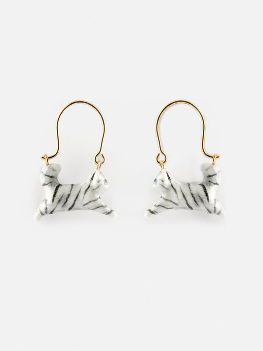 Gattino tigrato creolo che salta