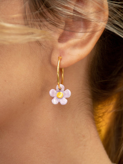 Small two-tone floral hoop earrings