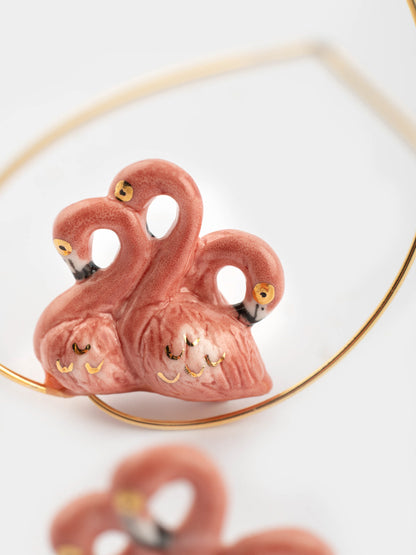 Grandi orecchini a cerchio con fenicottero rosa