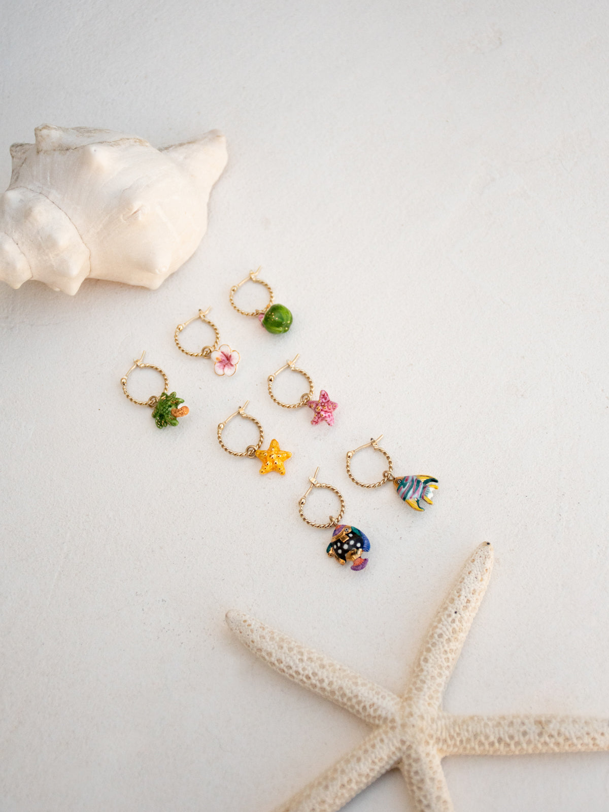 Mini orecchini a cerchio a forma di stella marina rosa - Venduti singolarmente