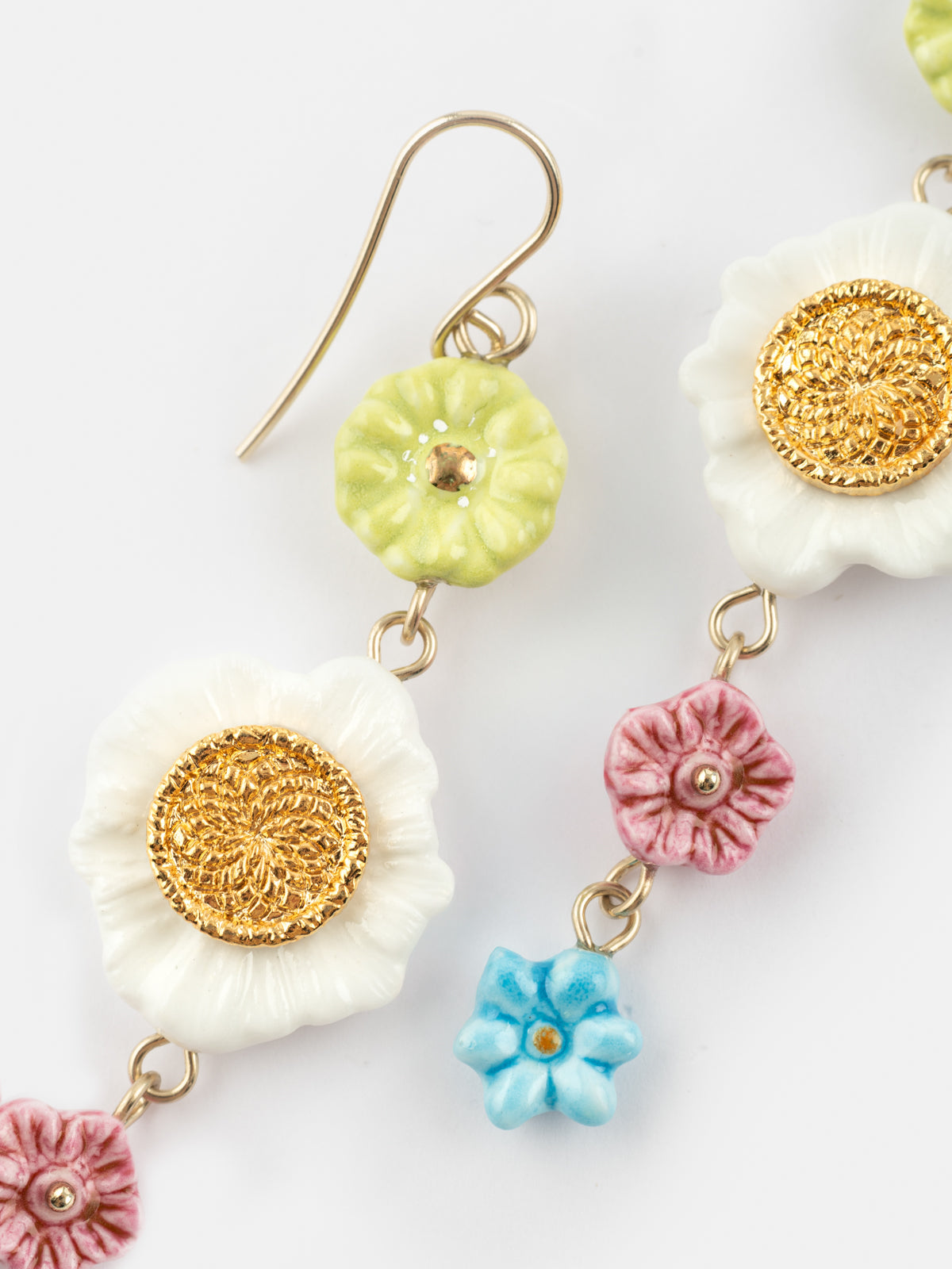 Orecchini pendenti a forma di fiore