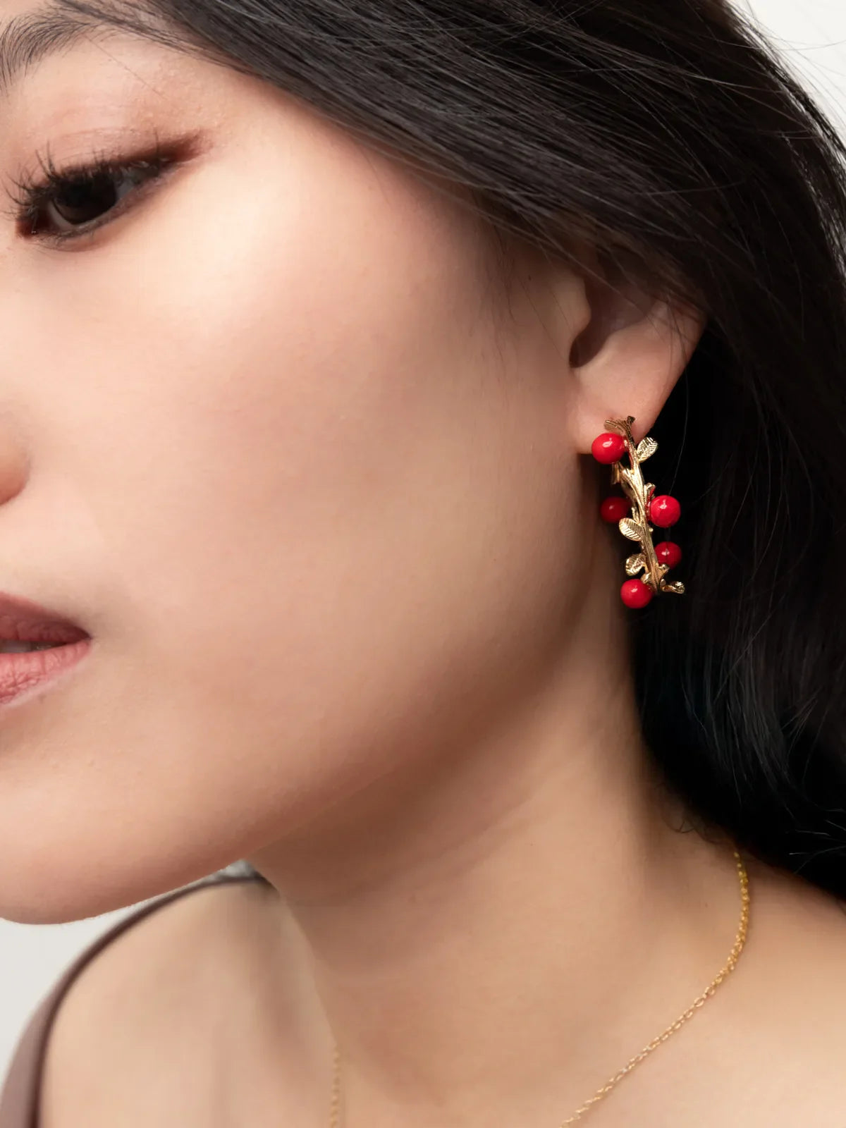 Boucles d'oreilles branches baies rouges