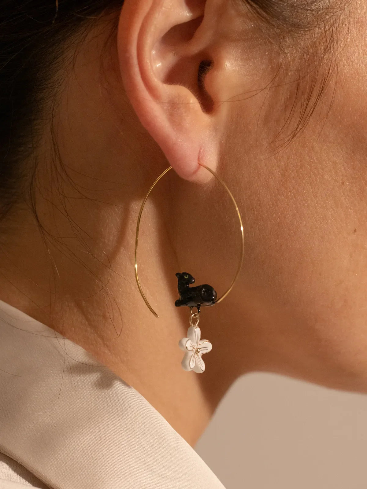 Medium-sized Creole panther and Erine flower