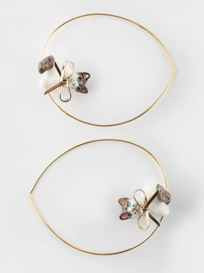 Grandi orecchini a cerchio con fiocco a forma di gatto Ragdoll