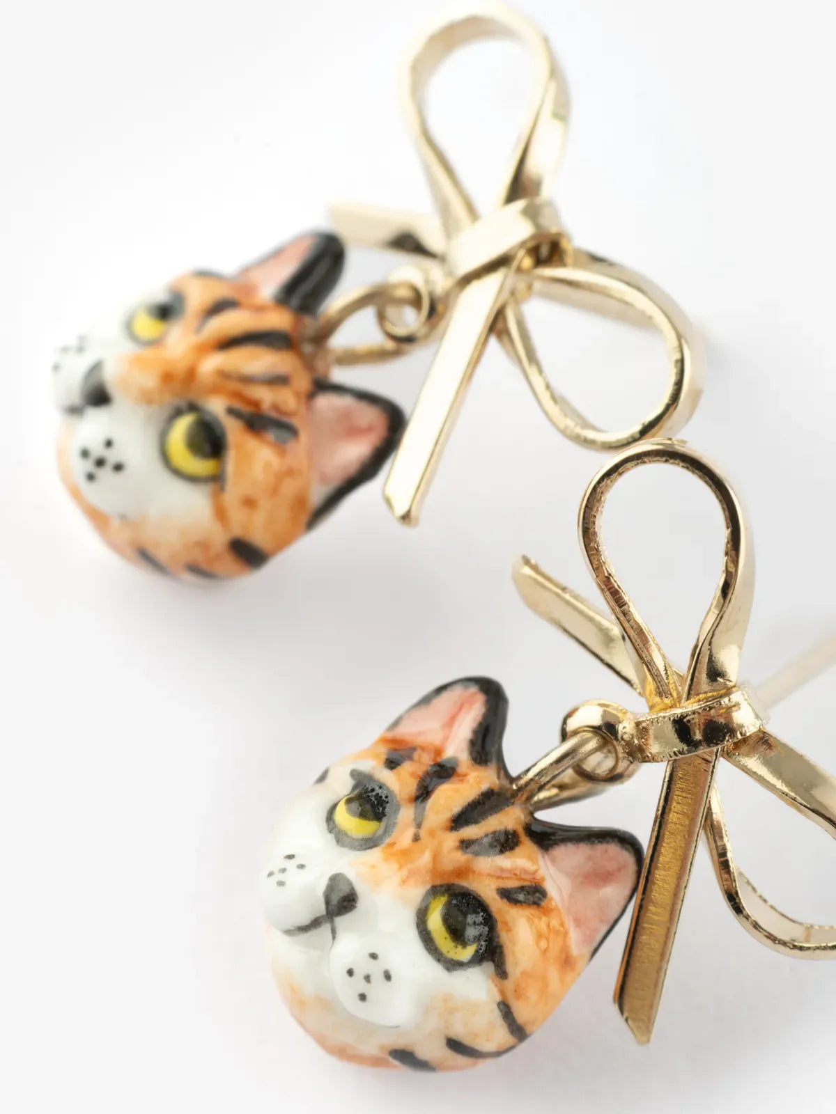 Boucles d'oreilles puces - chat Bengal et nœud