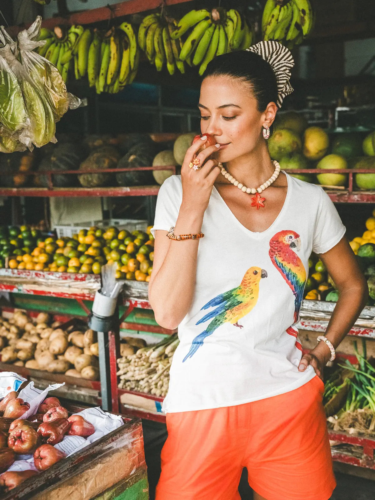 Victor T-shirt - Pair of Macaw Parrots