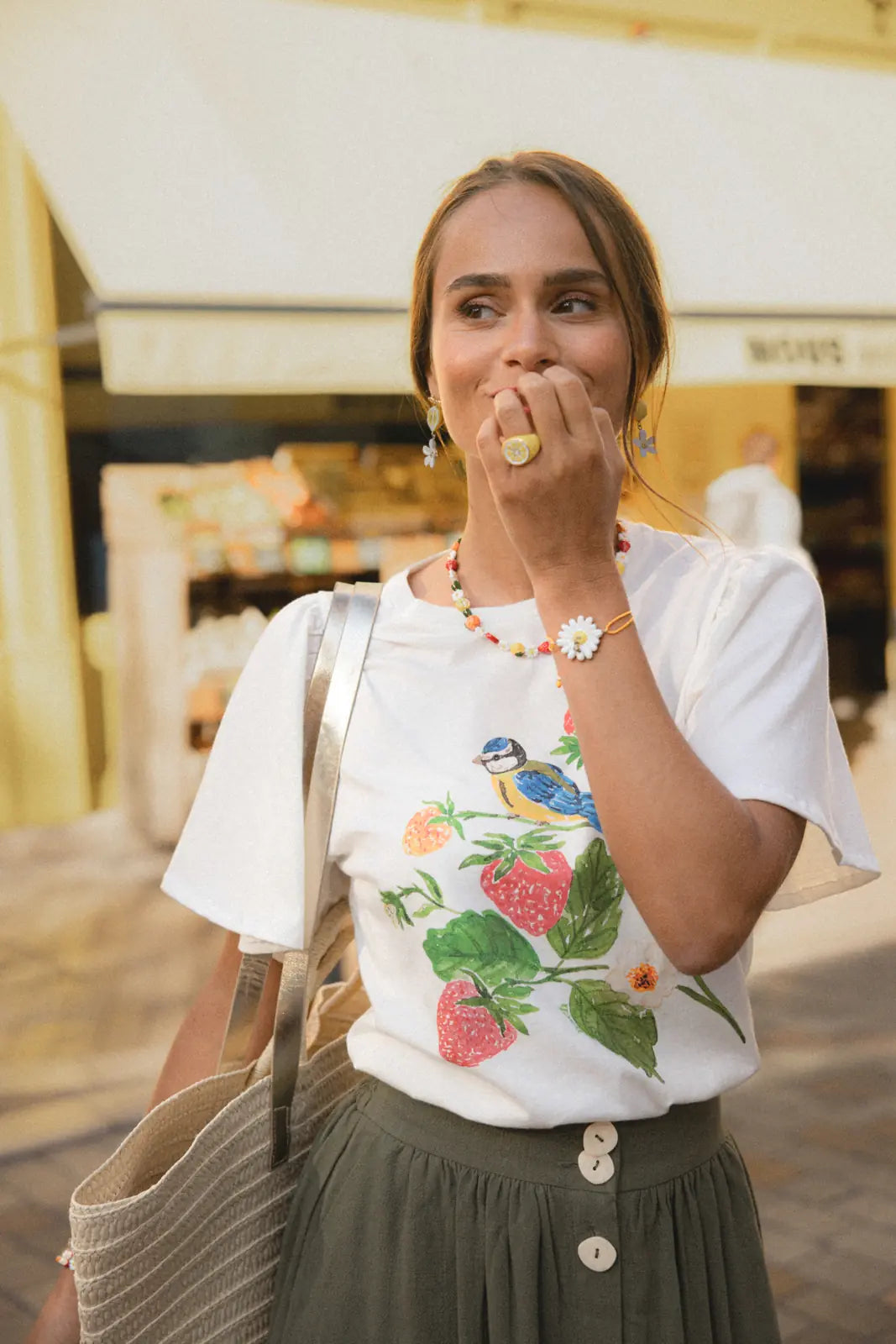 Bracelet cordon marguerite et abeille