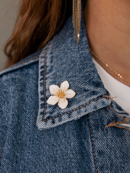 Pin's fleur blanche
