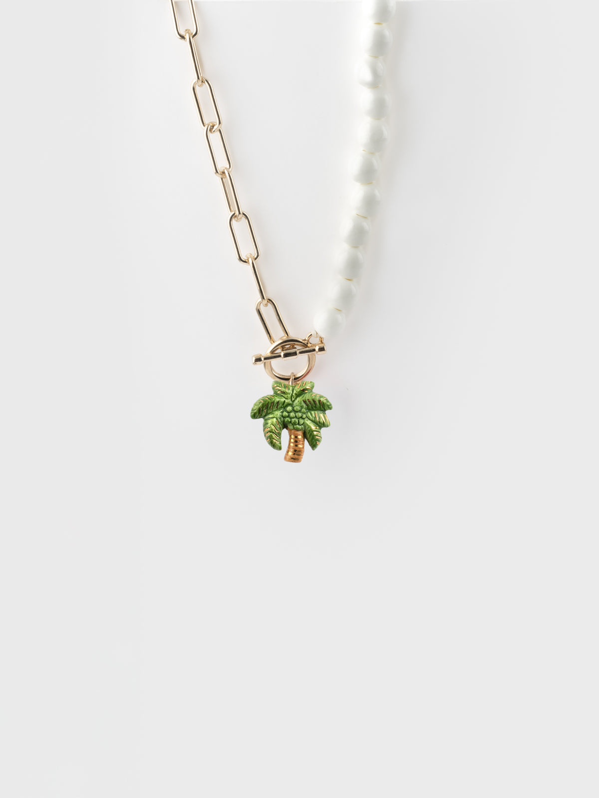 Collana di perle e palme