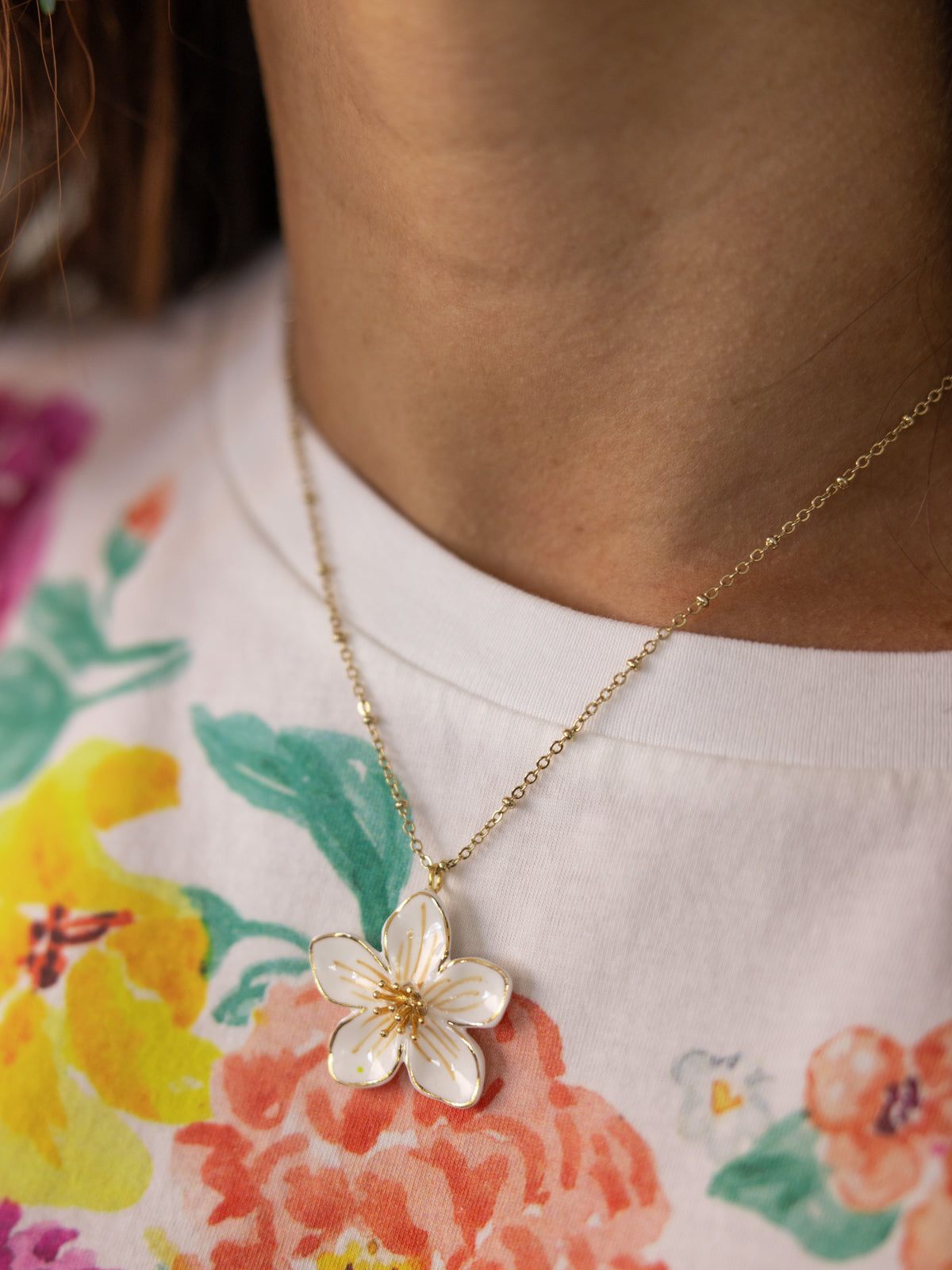 Collana di fiori bianchi